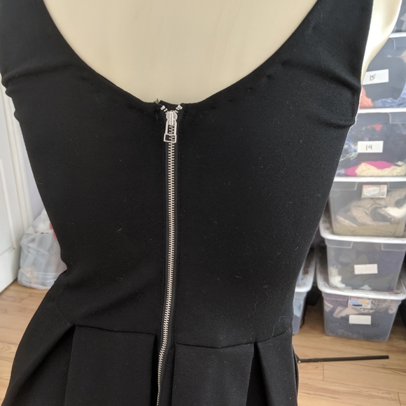 Aritiza Wilfred -  black dress - Picture 3 of 11